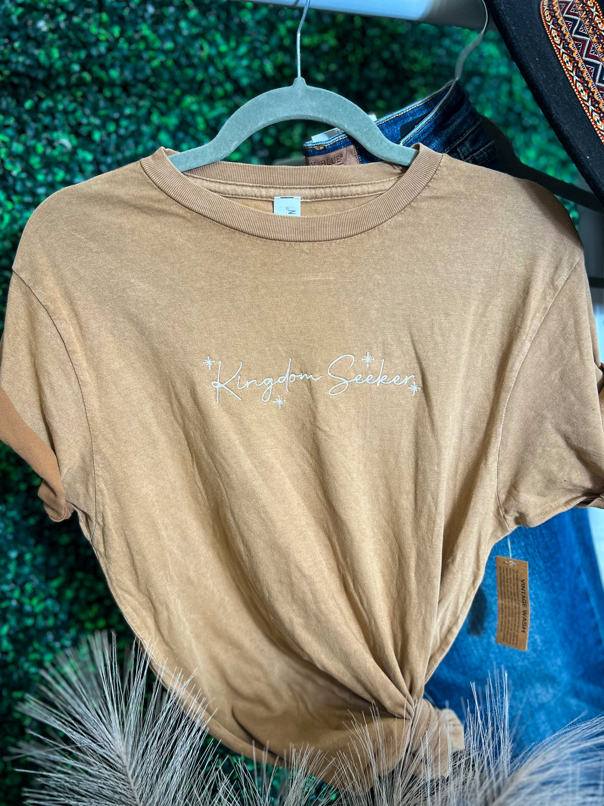 Embroidered Kingdom Seeker Vintage Style Tee